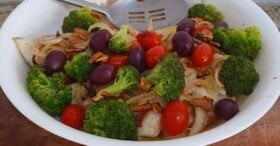 Filé de Peixe Assado com Legumes