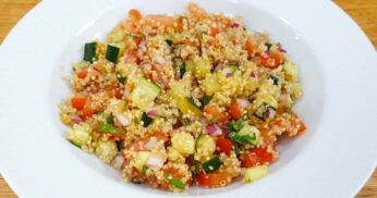 Jantar Leve e Gostoso: Salada de Quinoa Incrível que Emagrece e Satisfaz!