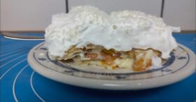 Pavê de Pêssego com Creme de Limão e Chantilly