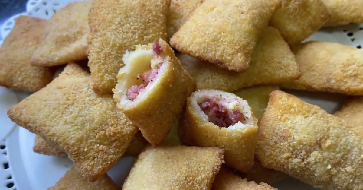 Salgado Travesseiro de Calabresa com Queijo Receita Prática e Deliciosa