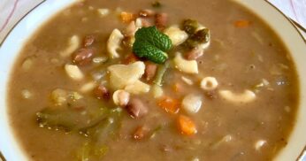 Sopa de Feijão à Portuguesa com Toques de Tradição