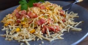 Arroz Preguiçoso com Linguiça e Batata Palha