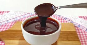 Calda de Chocolate Fácil com 3 Ingredientes