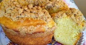 Bolo de Fubá com Farofa Crocante